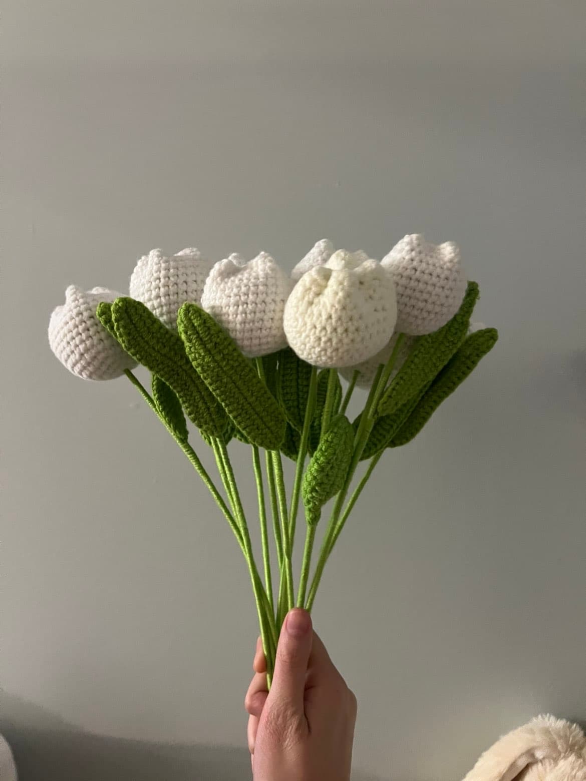 White crochet tulip bouquet display